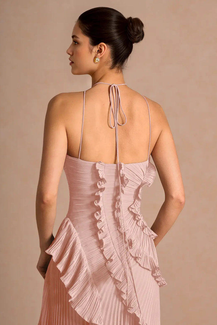 Robe longue plissée à col montant