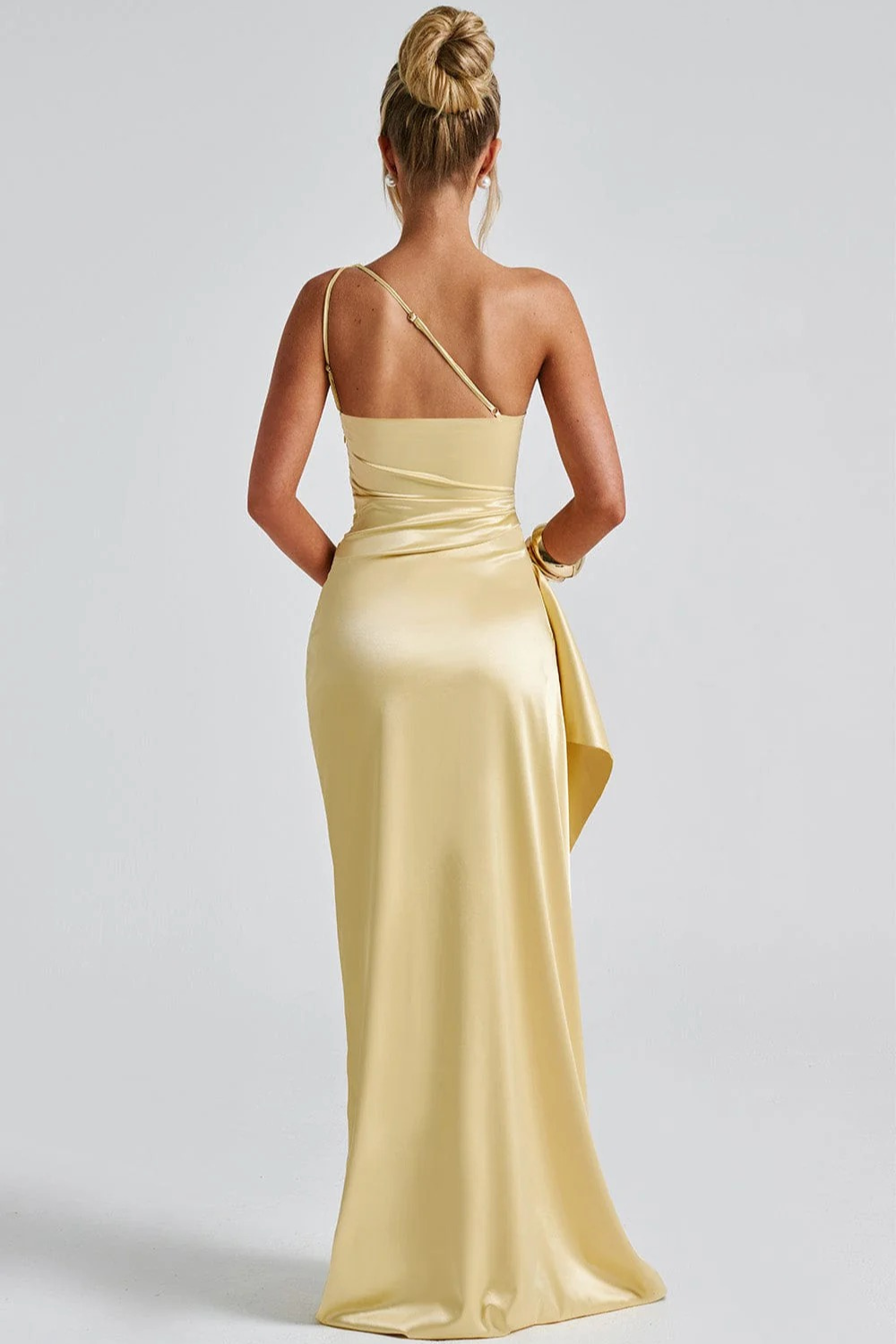 Alessia Maxikleid aus Satin mit One-Shoulder-Ausschnitt