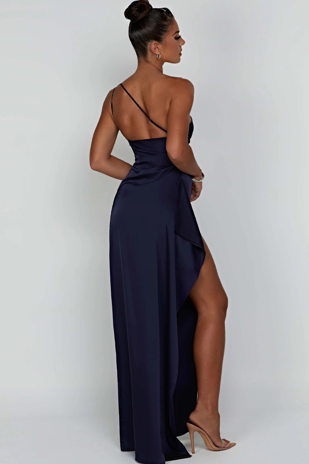 Alessia Maxikleid aus Satin mit One-Shoulder-Ausschnitt